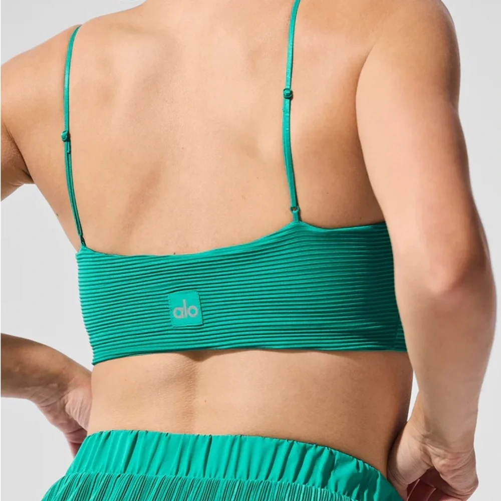 Alo yoga bra

Color spruce green. Size small - Picture 2 of 5